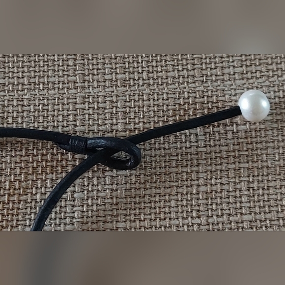 New Handmade Black Leather & White Pearl Dangle Necklace - Picture 4 of 4